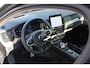 Volvo XC60 2.0 T6 Plug-in hybrid AWD Plus Dark | Lichtmetalen Velgen 19" | Allseason Banden | Trekhaak Elektrisch Uitklapbaar | Elektrisch Glazen Panorama-Dak | 360 Rondomzicht Camera | head-up Display | Stoelen Voor / Achter + Stuurwiel Verwarmend | Pilot Assist