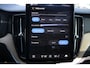 Volvo XC60 2.0 T6 Plug-in hybrid AWD Plus Dark | Lichtmetalen Velgen 19" | Allseason Banden | Trekhaak Elektrisch Uitklapbaar | Elektrisch Glazen Panorama-Dak | 360 Rondomzicht Camera | head-up Display | Stoelen Voor / Achter + Stuurwiel Verwarmend | Pilot Assist