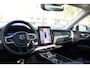 Volvo XC60 2.0 T6 Plug-in hybrid AWD Plus Dark | Lichtmetalen Velgen 19" | Allseason Banden | Trekhaak Elektrisch Uitklapbaar | Elektrisch Glazen Panorama-Dak | 360 Rondomzicht Camera | head-up Display | Stoelen Voor / Achter + Stuurwiel Verwarmend | Pilot Assist