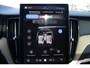 Volvo XC60 2.0 T6 Plug-in hybrid AWD Plus Dark | Lichtmetalen Velgen 19" | Allseason Banden | Trekhaak Elektrisch Uitklapbaar | Elektrisch Glazen Panorama-Dak | 360 Rondomzicht Camera | head-up Display | Stoelen Voor / Achter + Stuurwiel Verwarmend | Pilot Assist