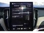 Volvo XC60 2.0 T6 Plug-in hybrid AWD Plus Dark | Lichtmetalen Velgen 19" | Allseason Banden | Trekhaak Elektrisch Uitklapbaar | Elektrisch Glazen Panorama-Dak | 360 Rondomzicht Camera | head-up Display | Stoelen Voor / Achter + Stuurwiel Verwarmend | Pilot Assist