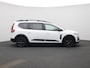 Dacia Jogger 1.0 TCe 110Pk Extreme 7p. | Navigatie | Climate Control | Cruise Control | Trekhaak | Apple Carplay/Android Auto | Parkeersensoren Voor & Achter met Camera | Blind Spot Warning | Privacy Glass | Lichtmetalen Velgen | Keyless Start & Go | Stoelverwarming |