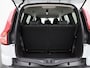 Dacia Jogger 1.0 TCe 110Pk Extreme 7p. | Navigatie | Climate Control | Cruise Control | Trekhaak | Apple Carplay/Android Auto | Parkeersensoren Voor & Achter met Camera | Blind Spot Warning | Privacy Glass | Lichtmetalen Velgen | Keyless Start & Go | Stoelverwarming |