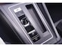 Volkswagen Golf 1.5 eTSI Life Navi Apple Carplay wegklapbare-Trekhaak Achteruitrijcamera private glas 3-Zone Clima stoel/stuurverwarming ACC PDC