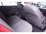 Volkswagen Golf 1.5 eTSI Life Navi Apple Carplay wegklapbare-Trekhaak Achteruitrijcamera private glas 3-Zone Clima stoel/stuurverwarming ACC PDC