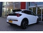Lancia Ypsilon 1.2 Hybrid 110PK AUTOMAAT LX | CAMERA VOOR + ACHTER | PARKEERSENSOREN VOOR + ACHTER | DRIVE PACK: ADAPTIVE CRUISE CONTROL/DODEHOEK DETECTIE/ELEKTRISCH INKLAPBARE BUITENSPIEGELS/SPROTIEF STUURWIEL | SFEER VERLICHTING | CLIMATE CONTROL | DRAADLOZE APPLE CARPLAY/ANDROID AUTO | DRAADLOZE TELEFOONLADER | 17" LICHTMETALEN VELGEN "DIAMOND CUT" | WIELKASTEN "GLOSSY BLACK" | PRIVACY GLAS ACHTER | PREMIUM STOELBEKLEDING "GRIGIO ANTRACITE" | KLEUR: "BIANCO QUARZO" |