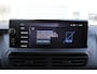 Peugeot Expert Standaard - Elektrisch | 16" stalen velgen | 3 regeneratieve rem modi via paddles achter stuurwiel | 5" zwart/wit Touchscreen FM/DAB+-Radio met Bluetooth, USB-A aansluiting