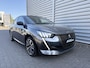 Peugeot 208 1.2 GT Automaat | Panoramadak | Parkeersensoren | Achteruitrijcamera | Navigatiesysteem | Sportstoelen | Apple carplay | Metallic lak | 17" velgen |