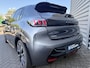 Peugeot 208 1.2 GT Automaat | Panoramadak | Parkeersensoren | Achteruitrijcamera | Navigatiesysteem | Sportstoelen | Apple carplay | Metallic lak | 17" velgen |