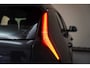 Kia Niro EV e-Niro DynamicLine 64.8 kWh 3-fase [ Navi Adapt.cruise Apple / Android Camera Stoel-en stuurverwarming ]
