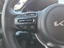Kia Stonic 1.0 T-GDi MHEV DynamicLine | Cruise control | Achteruitrijcamera | Apple Carplay& Android Auto | LM Velgen | rijstrooksensor met correctie | Fabrieksgarantie t/m 15-02-2031 + 3x 1 jaar* | Allseason Banden | NAP