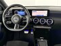 Mercedes-Benz A-klasse 180 Business Solution AMG | Panoramadak | Widescreen | Sfeerverlichting | Achteruitrijcamera | Stoelverwarming |