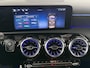 Mercedes-Benz A-klasse 180 Business Solution AMG | Panoramadak | Widescreen | Sfeerverlichting | Achteruitrijcamera | Stoelverwarming |