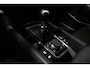 Mazda 3 2.0 e-SkyActiv-X M Hybrid 180 Luxury / Orig. Nederlands / Elektr. verstelbare voorstoel met memory / BOSE Audio / Apple Carplay - Android Auto / HUD / Stoelverwarming / Achteruitrijcamera / Cruise control / Dodehoekdetectie / Black Optic / 18'' LMV / Navigatie