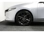 Mazda 3 2.0 e-SkyActiv-X M Hybrid 180 Luxury / Orig. Nederlands / Elektr. verstelbare voorstoel met memory / BOSE Audio / Apple Carplay - Android Auto / HUD / Stoelverwarming / Achteruitrijcamera / Cruise control / Dodehoekdetectie / Black Optic / 18'' LMV / Navigatie