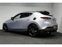 Mazda 3 2.0 e-SkyActiv-X M Hybrid 180 Luxury / Orig. Nederlands / Elektr. verstelbare voorstoel met memory / BOSE Audio / Apple Carplay - Android Auto / HUD / Stoelverwarming / Achteruitrijcamera / Cruise control / Dodehoekdetectie / Black Optic / 18'' LMV / Navigatie