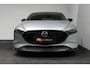 Mazda 3 2.0 e-SkyActiv-X M Hybrid 180 Luxury / Orig. Nederlands / Elektr. verstelbare voorstoel met memory / BOSE Audio / Apple Carplay - Android Auto / HUD / Stoelverwarming / Achteruitrijcamera / Cruise control / Dodehoekdetectie / Black Optic / 18'' LMV / Navigatie