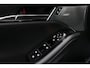 Mazda 3 2.0 e-SkyActiv-X M Hybrid 180 Luxury / Orig. Nederlands / Elektr. verstelbare voorstoel met memory / BOSE Audio / Apple Carplay - Android Auto / HUD / Stoelverwarming / Achteruitrijcamera / Cruise control / Dodehoekdetectie / Black Optic / 18'' LMV / Navigatie