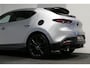 Mazda 3 2.0 e-SkyActiv-X M Hybrid 180 Luxury / Orig. Nederlands / Elektr. verstelbare voorstoel met memory / BOSE Audio / Apple Carplay - Android Auto / HUD / Stoelverwarming / Achteruitrijcamera / Cruise control / Dodehoekdetectie / Black Optic / 18'' LMV / Navigatie