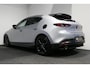 Mazda 3 2.0 e-SkyActiv-X M Hybrid 180 Luxury / Orig. Nederlands / Elektr. verstelbare voorstoel met memory / BOSE Audio / Apple Carplay - Android Auto / HUD / Stoelverwarming / Achteruitrijcamera / Cruise control / Dodehoekdetectie / Black Optic / 18'' LMV / Navigatie