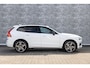 Volvo XC60 2.0 T8 Twin Engine AWD R-Design | Plug-in Hybrid (PHEV) | 360 Graden Camera | Trekhaak | Panoramadak | Navigatie | Apple Carplay | Android Auto | Harman Kardon Audio | Stoelverwarming voor en achter | Lichtmetalen Velgen 21 inch