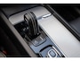 Volvo XC60 2.0 T8 Twin Engine AWD R-Design | Plug-in Hybrid (PHEV) | 360 Graden Camera | Trekhaak | Panoramadak | Navigatie | Apple Carplay | Android Auto | Harman Kardon Audio | Stoelverwarming voor en achter | Lichtmetalen Velgen 21 inch