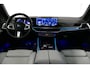 BMW X5 xDrive50e M Sport / M Bodykit / Achterasbesturing / Panoramadak / Elektr. verstelbare voorstoelen + memory / Softclose / Luchtvering / Elektr. wegklapbare trekhaak / HUD Professional / Harman Kardon Surround Sound / 22'' LMV / Ambienteverlichting / Stoelverwarming V+ A / Achteruitrijcamera / Shadow Line