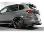 BMW X5 xDrive50e M Sport / M Bodykit / Achterasbesturing / Panoramadak / Elektr. verstelbare voorstoelen + memory / Softclose / Luchtvering / Elektr. wegklapbare trekhaak / HUD Professional / Harman Kardon Surround Sound / 22'' LMV / Ambienteverlichting / Stoelverwarming V+ A / Achteruitrijcamera / Shadow Line