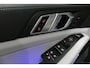 BMW X5 xDrive50e M Sport / M Bodykit / Achterasbesturing / Panoramadak / Elektr. verstelbare voorstoelen + memory / Softclose / Luchtvering / Elektr. wegklapbare trekhaak / HUD Professional / Harman Kardon Surround Sound / 22'' LMV / Ambienteverlichting / Stoelverwarming V+ A / Achteruitrijcamera / Shadow Line