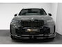 BMW X5 xDrive50e M Sport / M Bodykit / Achterasbesturing / Panoramadak / Elektr. verstelbare voorstoelen + memory / Softclose / Luchtvering / Elektr. wegklapbare trekhaak / HUD Professional / Harman Kardon Surround Sound / 22'' LMV / Ambienteverlichting / Stoelverwarming V+ A / Achteruitrijcamera / Shadow Line