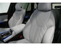 BMW X5 xDrive50e M Sport / M Bodykit / Achterasbesturing / Panoramadak / Elektr. verstelbare voorstoelen + memory / Softclose / Luchtvering / Elektr. wegklapbare trekhaak / HUD Professional / Harman Kardon Surround Sound / 22'' LMV / Ambienteverlichting / Stoelverwarming V+ A / Achteruitrijcamera / Shadow Line