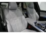 BMW X5 xDrive50e M Sport / M Bodykit / Achterasbesturing / Panoramadak / Elektr. verstelbare voorstoelen + memory / Softclose / Luchtvering / Elektr. wegklapbare trekhaak / HUD Professional / Harman Kardon Surround Sound / 22'' LMV / Ambienteverlichting / Stoelverwarming V+ A / Achteruitrijcamera / Shadow Line