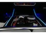 BMW X5 xDrive50e M Sport / M Bodykit / Achterasbesturing / Panoramadak / Elektr. verstelbare voorstoelen + memory / Softclose / Luchtvering / Elektr. wegklapbare trekhaak / HUD Professional / Harman Kardon Surround Sound / 22'' LMV / Ambienteverlichting / Stoelverwarming V+ A / Achteruitrijcamera / Shadow Line
