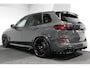 BMW X5 xDrive50e M Sport / M Bodykit / Achterasbesturing / Panoramadak / Elektr. verstelbare voorstoelen + memory / Softclose / Luchtvering / Elektr. wegklapbare trekhaak / HUD Professional / Harman Kardon Surround Sound / 22'' LMV / Ambienteverlichting / Stoelverwarming V+ A / Achteruitrijcamera / Shadow Line