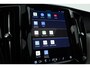 Volvo XC60 2.0 T6 Plug-in hybrid AWD Ultra Black Edition | Pano | Trekhaak | 360 cam | Head up | B&W audio | ACC | Blis | Stoel & Stuur verw. |