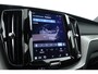 Volvo XC60 2.0 T6 Plug-in hybrid AWD Ultra Black Edition | Pano | Trekhaak | 360 cam | Head up | B&W audio | ACC | Blis | Stoel & Stuur verw. |