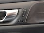 Volvo V60 2.0 B3 R-Design | 360 Camera | Harmand/ Kardon | Memory stoelen | HUD | Stoelverwarming | Panoramdak | Dodehoekdetectie |