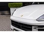 Porsche Cayenne 3.0 E-Hybrid, Passenger display, *Krijt*, MY2024, NL Auto!