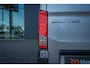 Volkswagen Crafter 35 2.0 TDI L3H2 DC 140PK Aut8 Trekhaak, Achteruitrijcamera, Navi, 17" LM Velgen, Voorruitverwarming, Adaptieve Cruise Control, Stoel-stuurverwarming, Houten Laadvloer