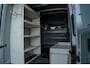 Volkswagen Crafter 35 2.0 TDI L3H2 DC 140PK Aut8 Trekhaak, Achteruitrijcamera, Navi, 17" LM Velgen, Voorruitverwarming, Adaptieve Cruise Control, Stoel-stuurverwarming, Houten Laadvloer