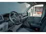 Volkswagen Crafter 35 2.0 TDI L3H2 DC 140PK Aut8 Trekhaak, Achteruitrijcamera, Navi, 17" LM Velgen, Voorruitverwarming, Adaptieve Cruise Control, Stoel-stuurverwarming, Houten Laadvloer