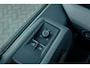 Volkswagen Crafter 35 2.0 TDI L3H2 DC 140PK Aut8 Trekhaak, Achteruitrijcamera, Navi, 17" LM Velgen, Voorruitverwarming, Adaptieve Cruise Control, Stoel-stuurverwarming, Houten Laadvloer