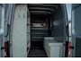 Volkswagen Crafter 35 2.0 TDI L3H2 DC 140PK Aut8 Trekhaak, Achteruitrijcamera, Navi, 17" LM Velgen, Voorruitverwarming, Adaptieve Cruise Control, Stoel-stuurverwarming, Houten Laadvloer