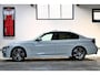 BMW 3-Serie 320i M Sport Edition | Schuifdak | Leder | Adapt. Cruise | Camera | 19 inch | Head-Up | Trekhaak | NL auto |
