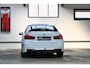 BMW 3-Serie 320i M Sport Edition | Schuifdak | Leder | Adapt. Cruise | Camera | 19 inch | Head-Up | Trekhaak | NL auto |