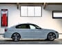 BMW 3-Serie 320i M Sport Edition | Schuifdak | Leder | Adapt. Cruise | Camera | 19 inch | Head-Up | Trekhaak | NL auto |