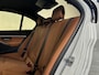 BMW 3-Serie 320i M Sport Edition | Schuifdak | Leder | Adapt. Cruise | Camera | 19 inch | Head-Up | Trekhaak | NL auto |
