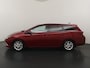 Toyota Auris Touring Sports 1.2T 116pk Executive | Trekhaak | Lederen bekleding | Camera | Cruise | Stoel verwarming | All-season banden |