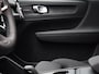 Volvo EX40 Single Motor Ext. Range Plus Europa 82 kWh / Forest Lake Metallic / Elektr. Verstelbare Stoelen / Stuur+Stoelverwarming / Harman Kardon / Dak Zwart /