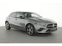 Mercedes-Benz A-klasse 250 e Luxury Plug-In Hybride Night Pakket | 18 Inch Velgen | Parkeerpakket met 360°-camera | Memory Voorstoelen | Distronic | Dodehoekassistent. Inclusief 24 maanden MB Certified garantie voor Europa.